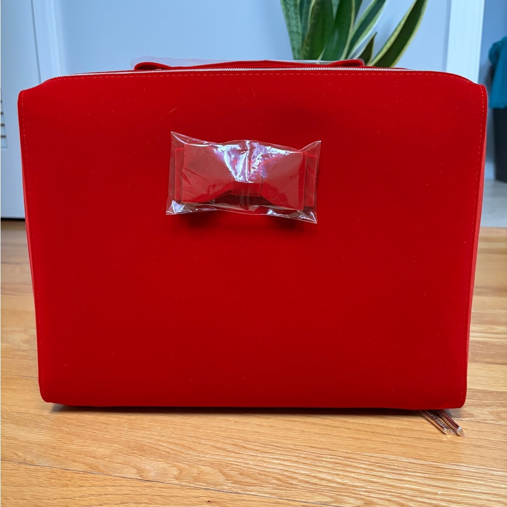 Red cosmetics case